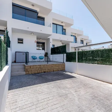 3 Bed Townhouse Escape Costa Del Sol - Pass The Keys Fuengirola