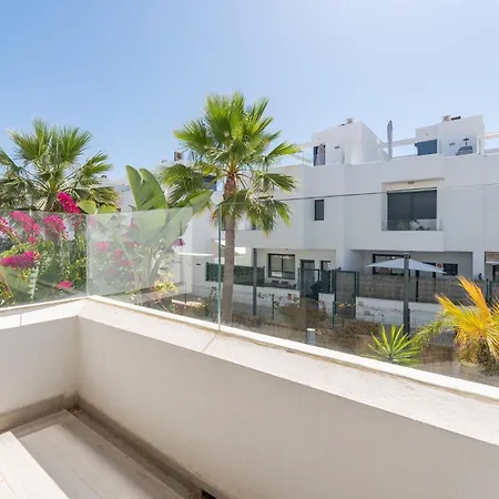 3 Bed Townhouse Escape Costa Del Sol - Pass The Keys Vakantiehuis