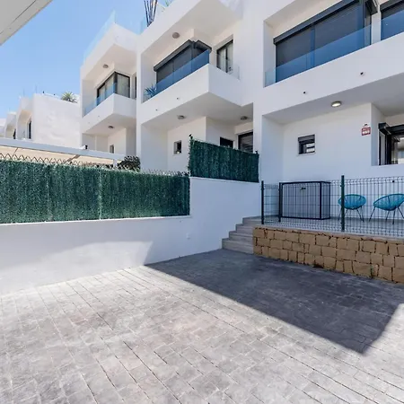 3 Bed Townhouse Escape Costa Del Sol - Pass The Keys * Fuengirola